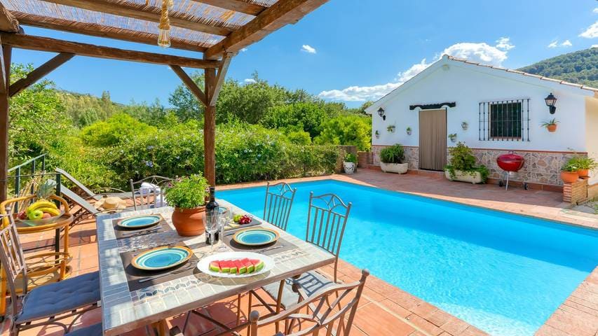 Comprar finca rústica en Málaga: guía para quienes buscan vivir en el campo cerca de la Costa del Sol