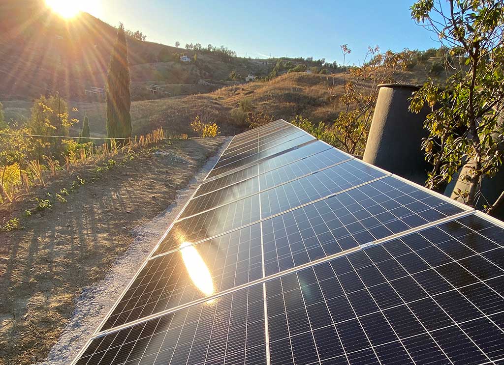 Paneles solares en la Costa del Sol: ahorro energético y revalorización de tu vivienda en Málaga
