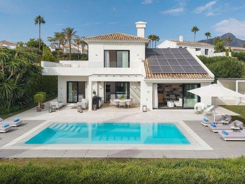 Paneles solares en la Costa del Sol: ahorro energético y revalorización de tu vivienda en Málaga