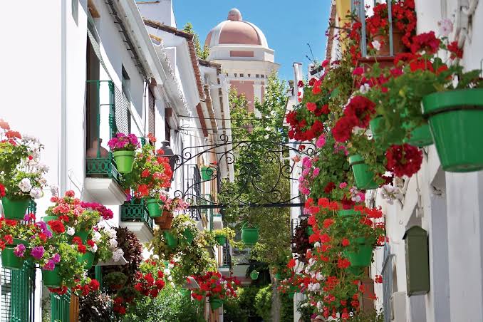 Los pueblos más bonitos de Málaga para vivir cerca del mar: dónde comprar casa en la Costa del Sol