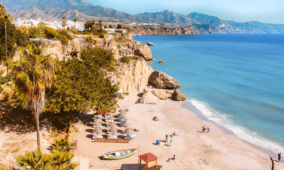 Los pueblos más bonitos de Málaga para vivir cerca del mar: dónde comprar casa en la Costa del Sol