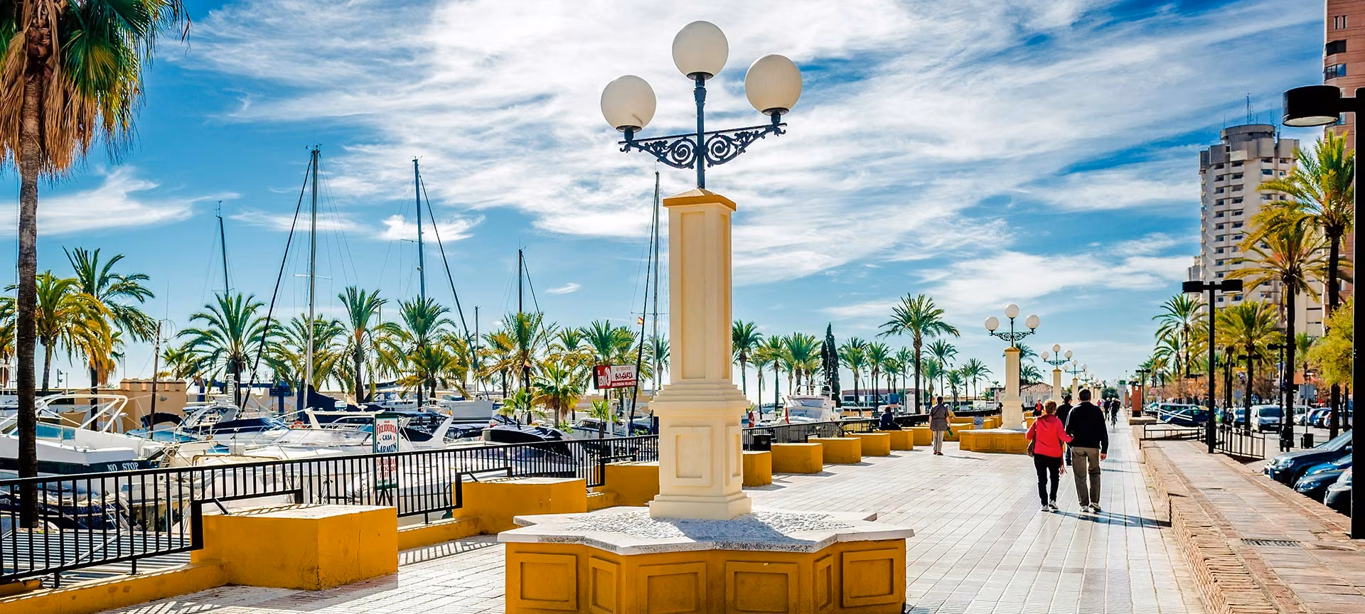 Comprar o alquilar un negocio de hostelería en Fuengirola: traspasos, locales y oportunidades en la Costa del Sol