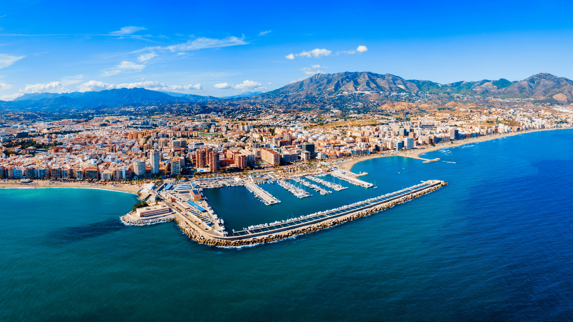Comprar o alquilar un negocio de hostelería en Fuengirola: traspasos, locales y oportunidades en la Costa del Sol